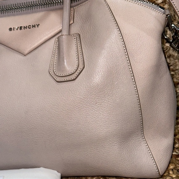 Givenchy Antigona Medium Leather Bag - Picture 5 of 13